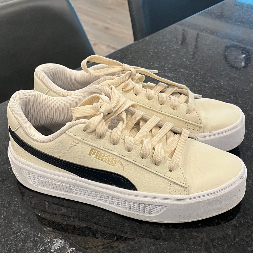 Puma Women's Beige and Black Sneakers